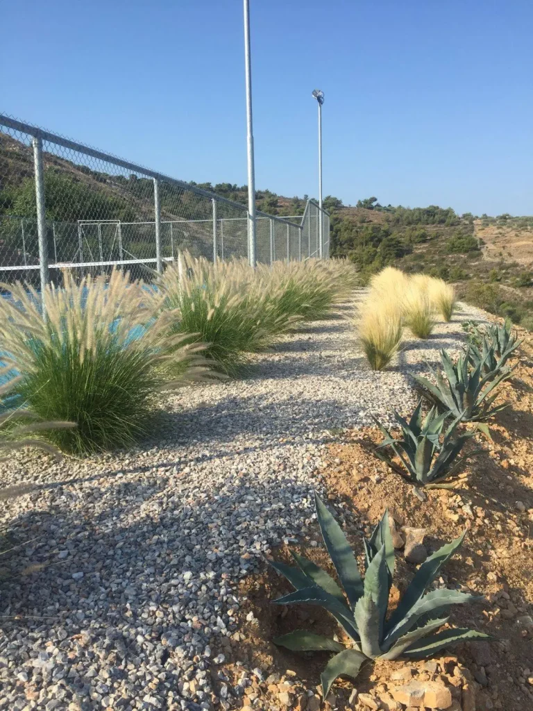 Κατασκευή κήπου σε κατοικία στην Αίγινα