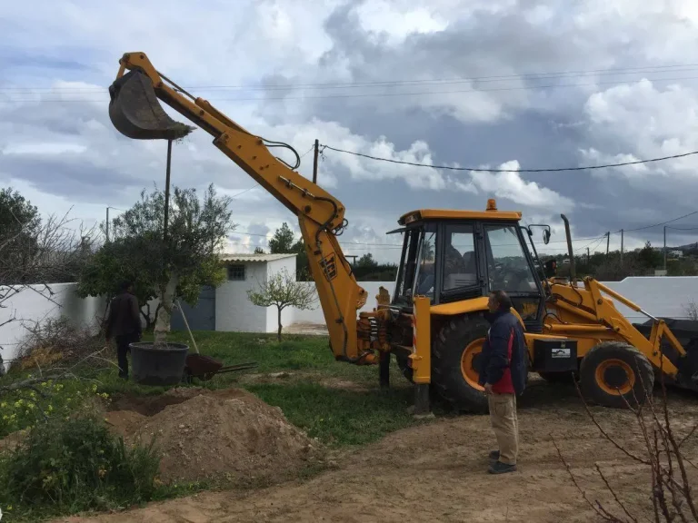 Κατασκευή κήπου σε κατοικία στην Αίγινα