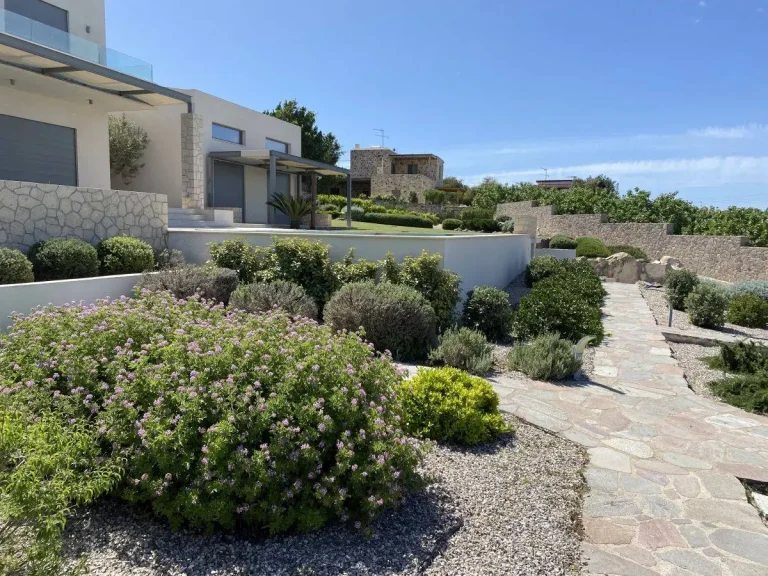 κατασκευή κήπου σε κατοικία στην Αίγινα