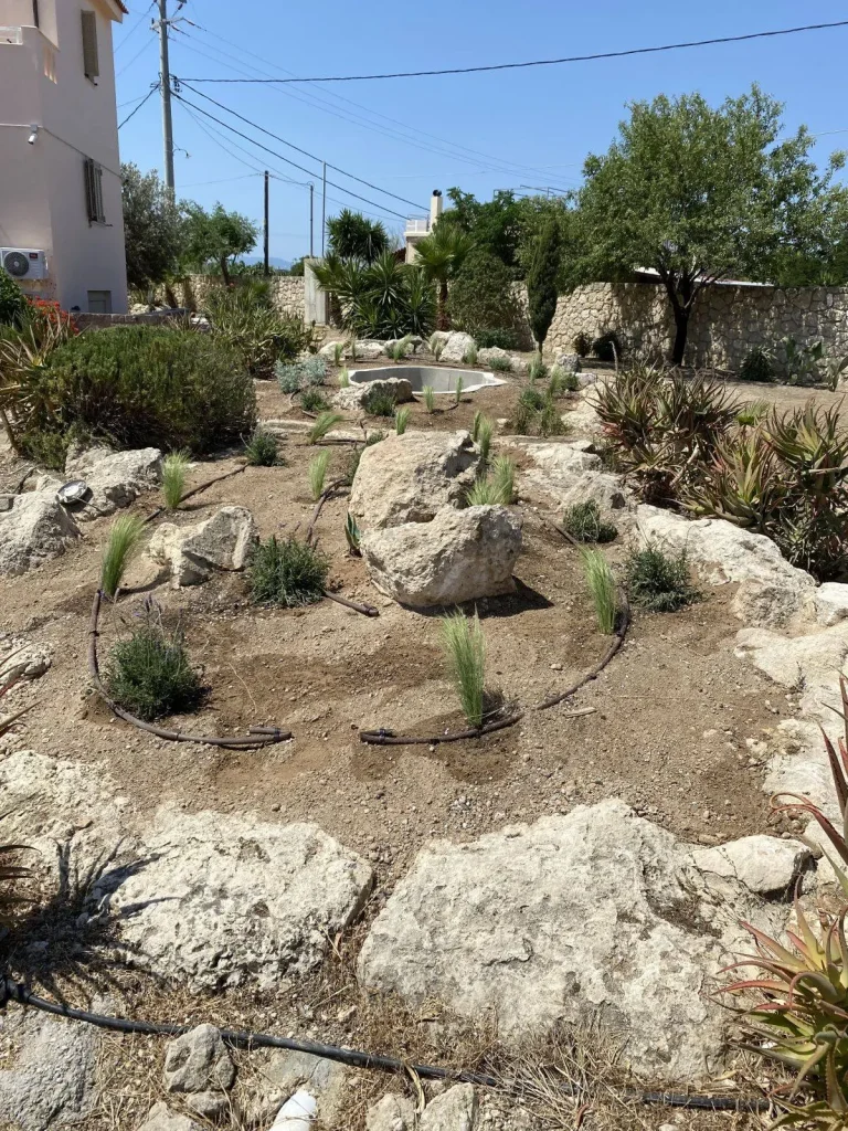 κατασκευή κήπου σε κατοικία στην Αίγινα