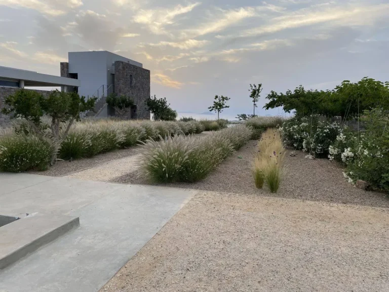 κατασκευή κήπου σε κατοικία στην Αίγινα