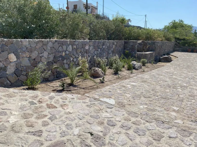 διαμόρφωση εξωτερικού χώρου σε εξοχικό στην Αίγινα